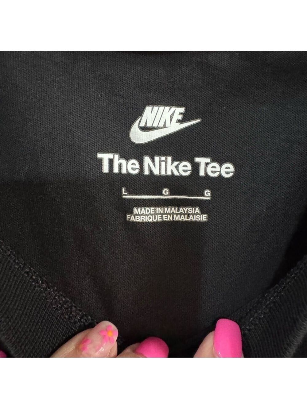 Women's The Nike Tee Icon Clash Black & White Short Sleeve Tee. Size L - Picture 2 of 9